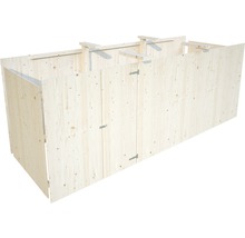 Holzkonstruktion mit Tür und Verstrebungen