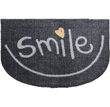 Halbrunde Fußmatte mit dem Schriftzug Smile und einem Herz