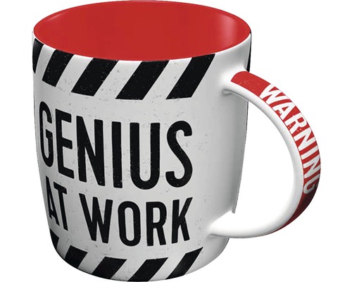 Tasse mit der Aufschrift Genie bei der Arbeit
