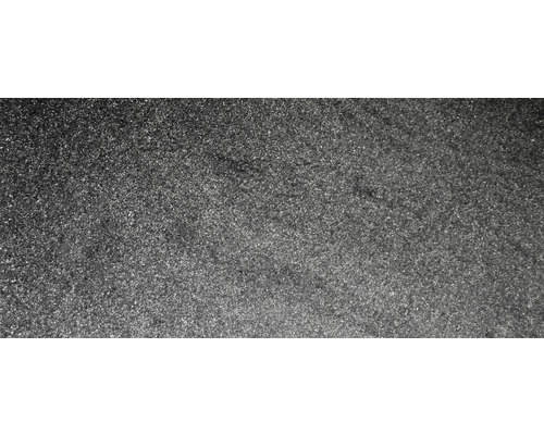 Nahaufnahme von dunklem Pflastersplitt