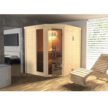 Ecksauna aus Holz mit Glastür und Holzliege im Raum
