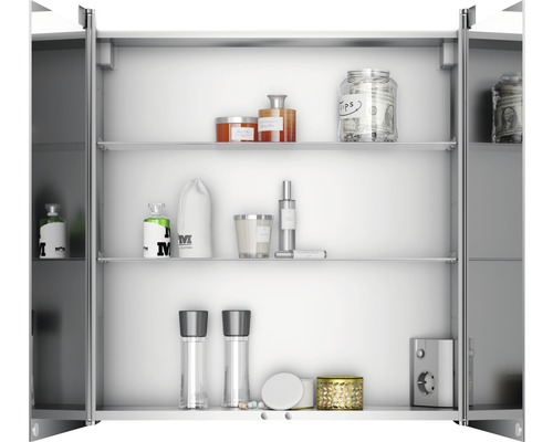 Offener Spiegelschrank mit Glasböden und diversen Badartikeln