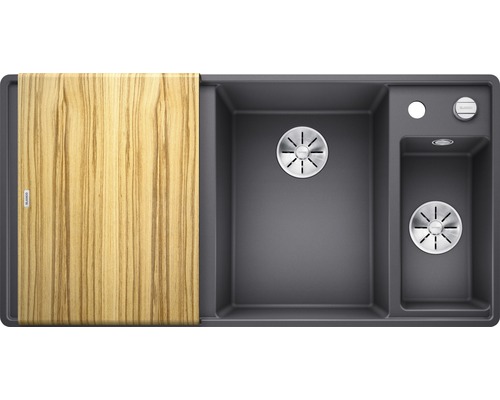 Küchenspüle mit Spülbecken, Abtropffläche und Schneidebrett