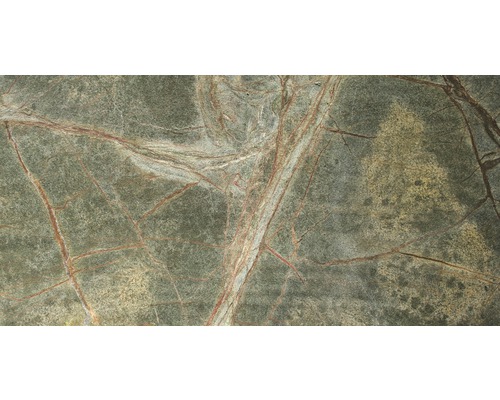 Nahaufnahme einer Natursteinfliese mit Marmorierung