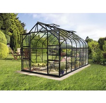Gewächshaus aus Glas und Metall im Garten