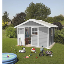 Garten Szene mit Gerätehaus, Kinderspielzeug und Rasen