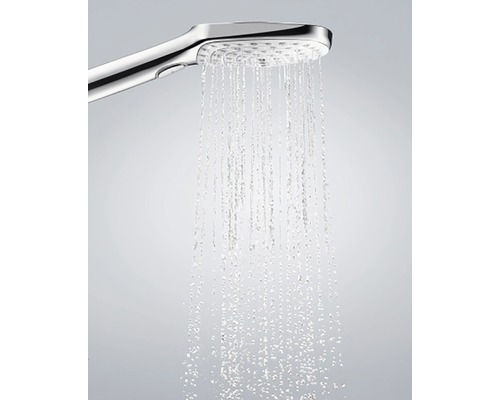 Handbrause mit fließendem Wasser