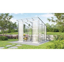 Gewächshaus aus Aluminium und transparentem Polycarbonat im Garten.