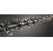 LED Lichterkette mit warmweissem Licht um einen Stab gewickelt