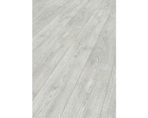 Heller Laminatboden mit Holzoptik