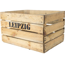 Holzkiste mit dem Aufdruck Leipzig