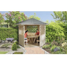 Holzpavillon mit Tisch und Bänken in einem Garten