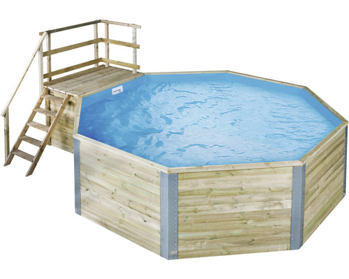 Achteckiger Holzpool mit Leiter und Plattform gefüllt mit Wasser.
