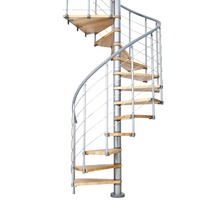 Wendeltreppe mit Holzstufen und Metallgeländer