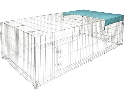 Freilaufgehege mit teilweise montierter Abdeckung