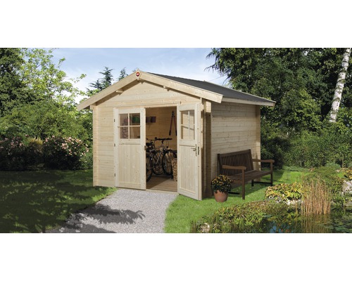 Gartenhaus weka 112 Gr.4 mit Fußboden 380 x 230 cm natur Garten Szene mit Holzgartenhaus, Fahrrädern, Bank und Gartenteich