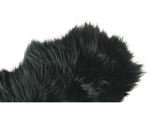 Schwarzer Teppich mit langen Fasern