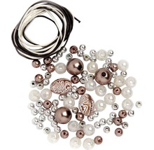 Verschiedene Schmuckperlen und Schnur für Schmuck