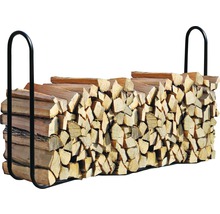 Holzlager mit Brennholz
