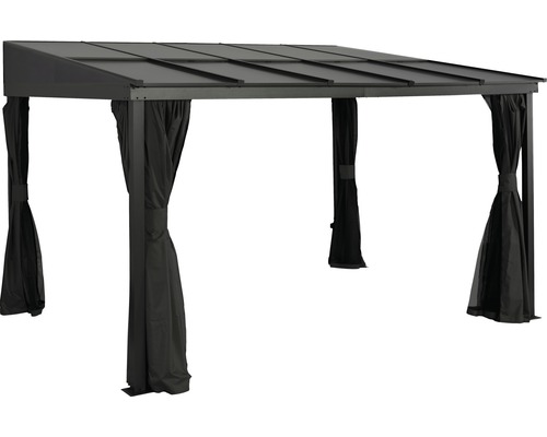 Freistehender Pavillon mit Vorhängen