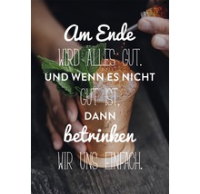 Cocktail in einem Kupferbecher mit Eis und Minze, umgeben von Händen und dem Spruch: Am Ende wird alles gut. Und wenn es nicht gut ist, dann betrinken wir uns einfach.