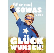 Glückwunschkarte mit einem Jungen im Superheldenkostüm