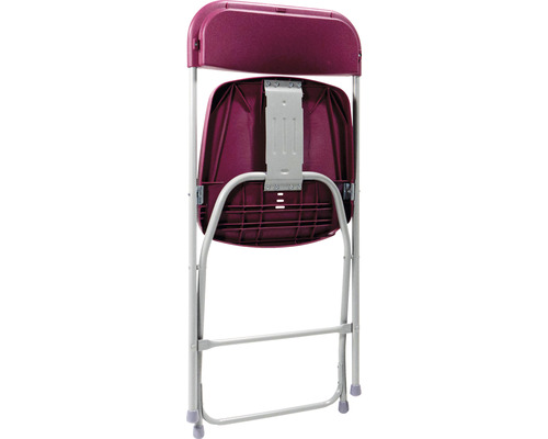 Zusammengeklappter Klappstuhl mit Metallrahmen