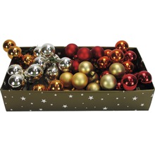Kiste mit Christbaumkugeln