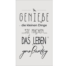 Wanddekoration mit dem Schriftzug ''Genieße die kleinen Dinge. Sie machen das Leben großartig.''