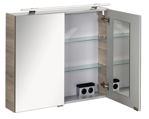Offener Spiegelschrank mit Glasablagen und Steckdosenelement