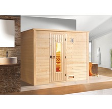 Freistehende Sauna aus Holz im Badezimmer