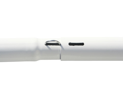 Nahaufnahme eines weißen Kunststoffrohrs mit Aussparungen