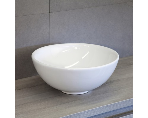 Aufsatzwaschbecken aus Keramik im Badezimmer