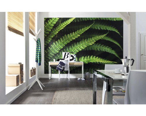 Modernes Zimmer mit Fototapete Farn, Schreibtisch und Esstisch