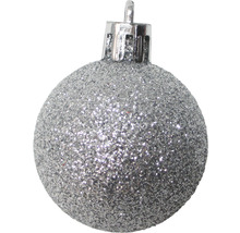 Glitzernder Christbaumschmuck in Kugelform