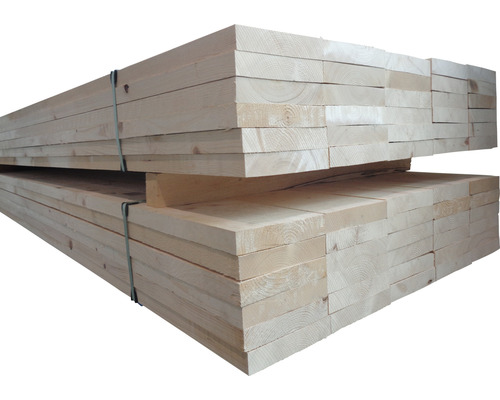 Stapel rohes Bauholz für Bauprojekte