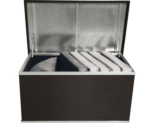 Geöffnete Auflagenbox mit Kissen und Auflagen