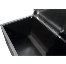 Geöffnete Aufbewahrungsbox mit Innenraum