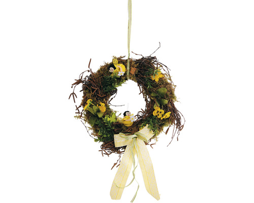 Dekorativer Kranz aus Naturmaterialien mit Schleife und Figuren zum Aufhängen.