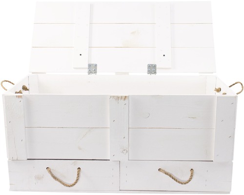 Geöffnete, weiße Spielzeugkiste aus Holz mit Seilgriffen