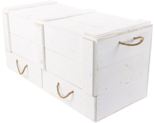 Weiße Holzkiste mit Seilgriffen