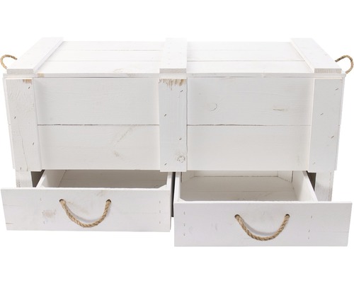 Weisse Holzkiste mit zwei offenen Schubladen und Seilgriffen