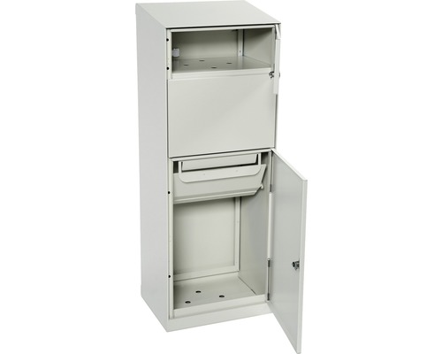 Freistehender Paketbriefkasten mit geöffneten Fächern zur Paketaufbewahrung