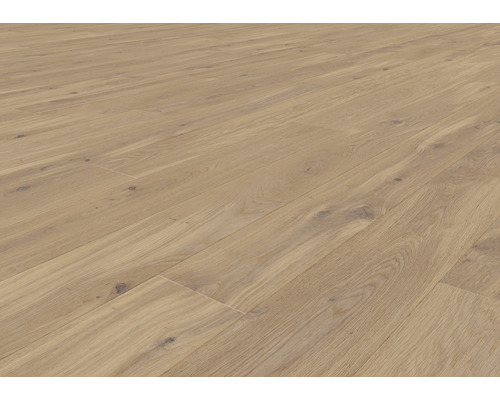 Heller Laminatboden mit Holzstruktur