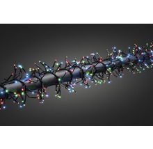 Lichterkette mit mehrfarbigen LED Lichtern auf schwarzem Kabel