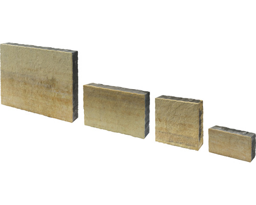 Verschieden große Sandstein-Mauerscheiben