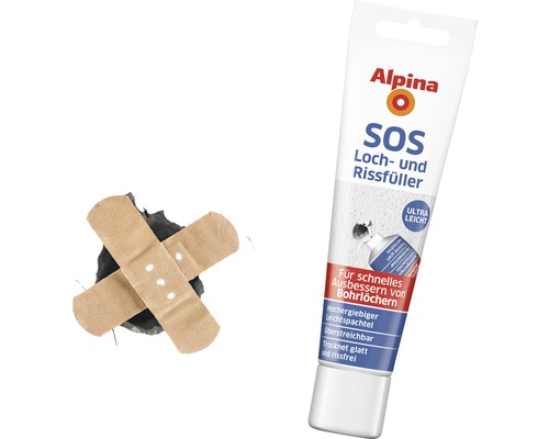 Alpina SOS Loch- und Rissfüller Tube neben einem mit Pflastern geflickten Loch