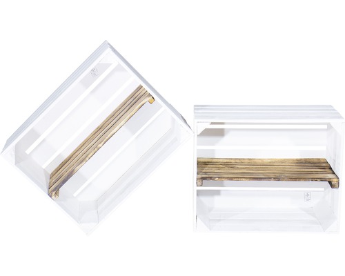 Zwei weiße Holzkisten