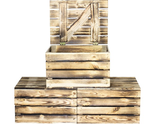 Holzkiste mit Deckel auf Holzsockel