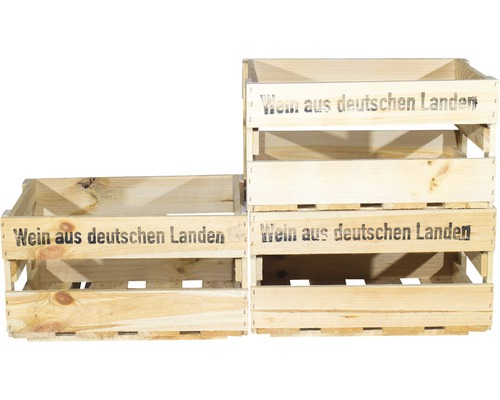 Holzkisten zur Lagerung mit der Aufschrift Wein aus deutschen Landen